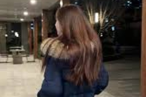 1天曝3大瓜！顶流女星签协议、约会激吻、知三当三各个炸裂